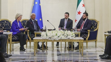 Ούρσουλα φον ντερ Λάιεν από τη Δαμασκό: Η Ευρώπη θα κάνει ό,τι μπορεί για να βοηθήσει τη Συρία