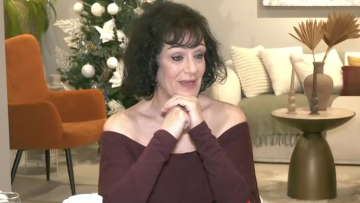 Στράτος Διονυσίου: Μετάνιωσα που υπέγραψα να χρησιμοποιήσουν το όνομά μου στην παράσταση - αφιέρωμα στη ζωή του, λέει η Μαρίνα Βλαχάκη