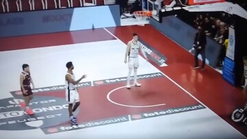 Νέο ματς-παρωδία της Τράπανι: Το παιχνίδι με την Τρέντο έληξε μετά από 4'11'' όταν έμεινε με έναν παίκτη στο παρκέ, βίντεο