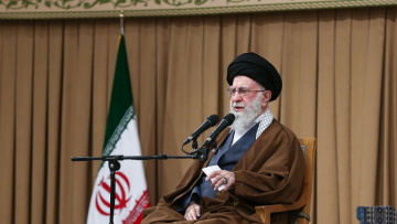 Το Ιράν απειλεί να χτυπήσει το Ισραήλ και αμερικανικές βάσεις αν επέμβουν οι ΗΠΑ: «Θα γίνετε νόμιμοι στόχοι μας»