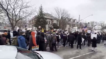  Διαδηλώσεις στη Μινεάπολη και άλλες πόλεις κατά της ICE μετά τον φονικό τραυματισμό της Ρενέ Γκουντ