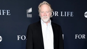 Προκαλεί ο Τίμοθι Μπάσφιλντ για τις κατηγορίες σεξουαλικής κακοποίησης ανηλίκων: Δεν υπήρχε πρωτόκολλο για τη σωματική επαφή με παιδιά στο πλατό