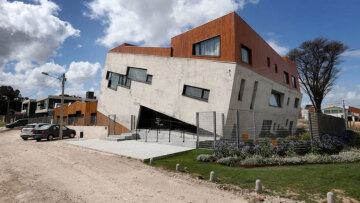 Το σπίτι «που καταπίνει η γη» μετατράπηκε σε πολυτελές ξενοδοχείο