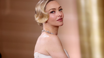 Χρυσές Σφαίρες 2026: Τα beauty look που ξεχώρισαν στο κόκκινο χαλί
