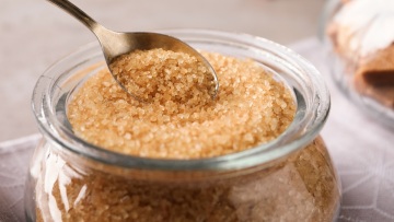 Πέτρωσε η καστανή ζάχαρη; Ο απλός τρόπος να τη σώσετε