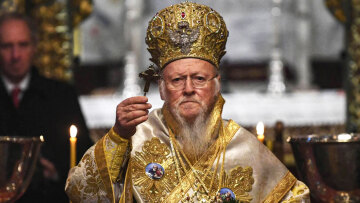 Πόλεμο κήρυξε η Ρωσία στον Οικουμενικό Πατριάρχη:  «Διαλύει το σώμα της Εκκλησίας, έχει συμμάχους εθνικιστές και νεοναζί»
