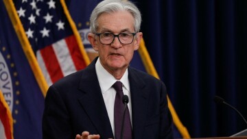 ΗΠΑ: Η κυβέρνηση απειλεί την Fed με διώξεις, εντείνονται οι πιέσεις στον Πάουελ για τα επιτόκια