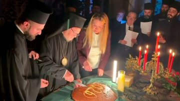 Τα μαχαίρια «πρόδωσαν» τον Πατριάρχη Βαρθολομαίο στην κοπή της πίτας των ομογενών της Κωνσταντινούπολης: Κακός οιωνός, σχολίασε