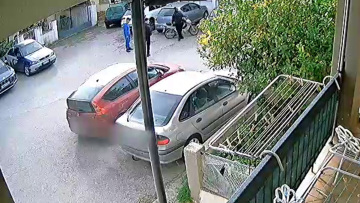 Βίντεο με την συμμορία ανηλίκων να κλέβει μοτοσικλέτα μέρα μεσημέρι στα Χανιά, πώς δρούσαν