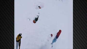 Δείτε βίντεο: Άνδρας σώζει σκιέρ που είχε θαφτεί κάτω από χιόνι μετά από χιονοστιβάδα στην Ελβετία