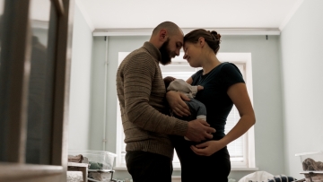 Η σιωπηλή κρίση της υπογεννητικότητας: Γιατί ο κόσμος κάνει λιγότερα παιδιά