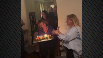 Μαρία Καβογιάννη: Το πάρτι για τα 68α γενέθλιά της, η τούρτα από τη Βίκυ Σταυροπούλου και τα κλαρίνα
