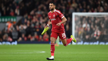 Viral ο Χάκπο: Έχασε το παπούτσι του στη μέση της αντεπίθεσης και συνέχισε να τρέχει κρατώντας το στο χέρι, δείτε βίντεο
