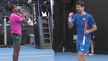 Australian Open: Πήγε στο φιλέ για χειραψία νομίζοντας πως νίκησε, αλλά το super tie-break συνεχιζόταν και τελικά... έχασε, δείτε βίντεο
