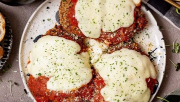 Chicken Parmigiana – Η αυθεντική συνταγή για το ιταλοαμερικάνικο κοτόπουλο
