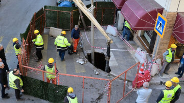 Καθίζηση σε δρόμο στο κέντρο της Αθήνας, δείτε βίντεο και φωτογραφίες