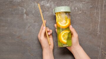 Μήπως δεν πεινάτε αλλά διψάτε; Γιατί τα μπερδεύουμε τόσο συχνά