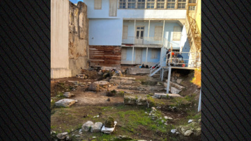 Αποκαλύφθηκαν αρχαιότητες στην αυλή της «Οικίας Κοκοβίκου» στην Πλάκα, δείτε φωτογραφίες
