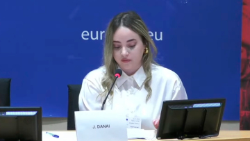 Συγκλόνισε στο Ευρωκοινοβούλιο η 20χρονη που ο πατέρας της δολοφόνησε με 17 μαχαιριές τη μάνα της στο Μενίδι: Είμαι εδώ για όσα παιδιά έμεναν πίσω