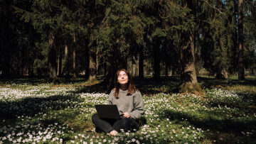 Εργασία εξ αποστάσεως με φόντο τη Φύση στην Ελλάδα -Ένας τρόπος ζωής που ολοένα κερδίζει έδαφος