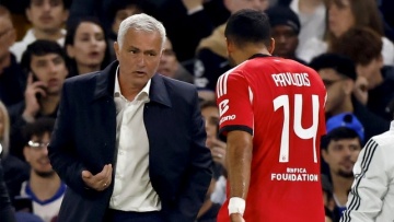 Ζοσέ Μουρίνιο: «Ασπίδα» προστασίας στον Παυλίδη μετά τη χαμένη ευκαιρία στο «Ντραγκάο»
