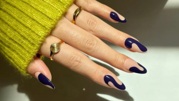 Το navy blue είναι το νέο μαύρο για τα νύχια μας αυτόν τον χειμώνα
