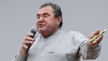 Συνεχίζει την «παπάτζα» ο Ανεστίδης στα καναλια: Απειλεί με μηνύσεις και επιμένει να πάει στο Μαξίμου