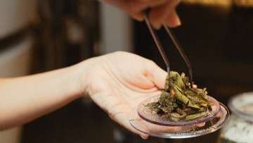 Γευσιγνωσία τσαγιού: Πώς ο Cézanne μεταφράστηκε σε ένα φλιτζάνι βότανα