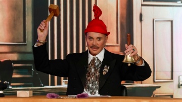 Ο Λάκης Γαβαλάς έκανε... δικαστήριο μόδας: Ποιες γνωστές κυρίες αποθέωσε και ποιες «καταδίκασε»