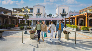 Hello Sale στο Designer Outlet Athens