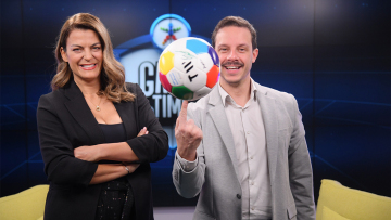 Ο Δημήτρης Μακαλιάς σκίζει το σενάριο και μετατρέπει το GAME TIME σε stand-up show