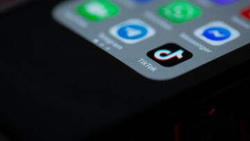 Κατηγορούν το TikTok για τον θάνατο των παιδιών τους: Οι υποθέσεις από τη Βρετανία που εκδικάζονται στις ΗΠΑ