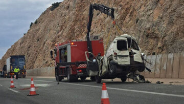 Σύγκρουση δύο φορτηγών στα Μέγαρα: Κλειστή η δεξιά λωρίδα κυκλοφορίας στη νέα εθνική οδό Αθηνών-Κορίνθου, δείτε φωτογραφίες