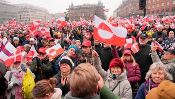 «Κάτω τα χέρια από τη Γροιλανδία»: Στους δρόμους χιλιάδες άνθρωποι στη Δανία που διαμαρτύρονται για τα σχέδια Τραμπ