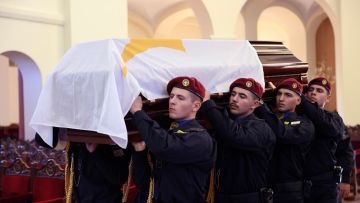 Με τιμές εν ενεργεία Προέδρου το τελευταίο «αντίο» στον Γιώργο Βασιλείου
