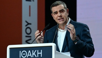 Στη Θεσσαλονίκη ο Τσίπρας: Υψηλοί αντιπολιτευτικοί τόνοι στην παρουσίαση της «Ιθάκης»