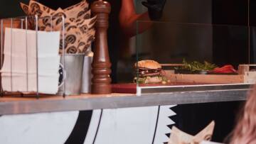 8 διευθύνσεις με το κορυφαίο street food του Βερολίνου – Κλασικό currywurst, επικά burger
