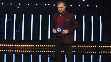 The Wall - Δείτε βίντεο: Δυο αδερφές έριξαν... τον τοίχο και πήραν 82.765 ευρώ