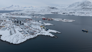 Γροιλανδία: Οι πάγοι λιώνουν, νέες οδοί ναυσιπλοΐας ανοίγουν, η αξία της εκτοξεύεται - Ο Τραμπ και οι επιδιώξεις Κίνας, Ρωσίας