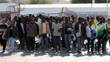 Νέες ρυθμίσεις για τη νόμιμη μετανάστευση: Ξεμπλοκάρουν άμεσα 90.000 εκκρεμείς άδειες διαμονής