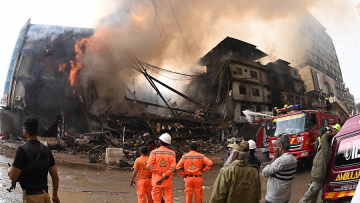Έξι νεκροί σε πυρκαγιά σε εμπορικό κέντρο στο Καράτσι του Πακιστάν