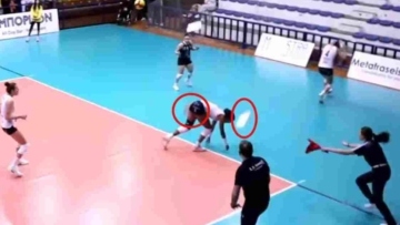 Η στιγμή που κομμάτια από το ταβάνι έπεσαν πάνω σε παίκτρια κατά τη διάρκεια του Άρης-ΑΟ Θήρας, δείτε βίντεο