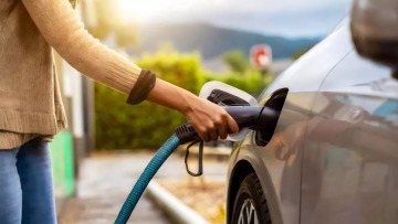 Πόσα ηλεκτρικά αυτοκίνητα πουλήθηκαν στην Ελλάδα το 2025;
