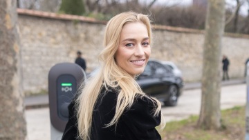 H Mπεατρίς Μπορομέο  συμπλήρωσε το ζεστό σύνολό της με τις τέλειες χειμερινές μπότες