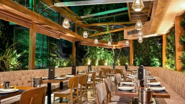 Mayor: Για μοσχαρίσια μάγουλα λιώμα, προφιτερόλ XL και εκλεκτά κρασιά στο Κολωνάκι