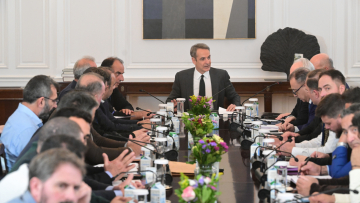 «Ναι» σε τεχνικές παρεμβάσεις από τον Μητσοτάκη - «Δεν είμαστε ικανοποιημένοι, οι αποφάσεις θα ληφθούν στα μπλόκα» λένε οι αγρότες