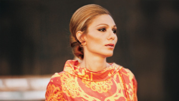 Φαράχ Ντιμπά Παχλαβί, η ιστορία της πρώτης και τελευταίας «αυτοκράτειρας» του Ιράν