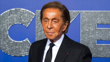 Πέθανε ο θρυλικός σχεδιαστής μόδας Βαλεντίνο στα 93 του χρόνια