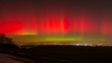 Ισχυρή ηλιακή καταιγίδα πλήττει τη Γη: Κίνδυνοι για δίκτυα και δορυφόρους, σπάνιο βόρειο σέλας σε απρόσμενες περιοχές 