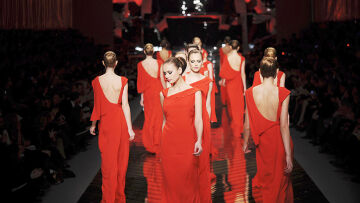 Valentino: Μια ματιά στην πλούσια ιστορία του οίκου
